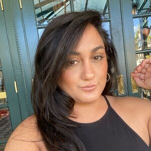 Meet your Posher, Yvette